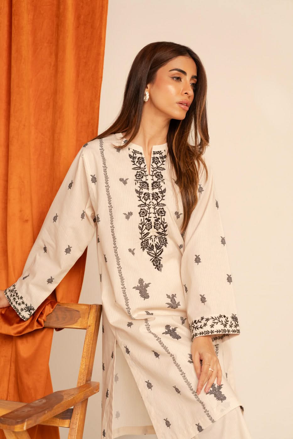 Alkaram Studio GFSU6046-Off White Husn-E-Eid 2025