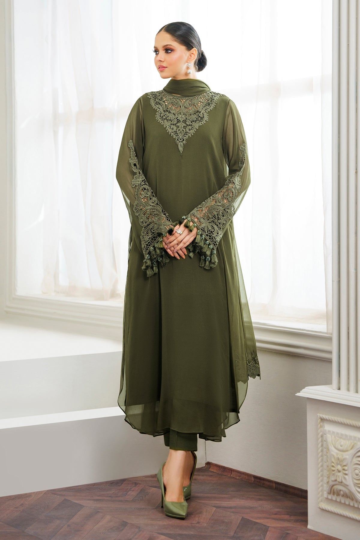 Baroque Embroidered Chiffon PR-902 Formal Pret 2024 Sara Clothes Baroque Embroidered Chiffon PR-902 Formal Pret 2024 Sara Clothes