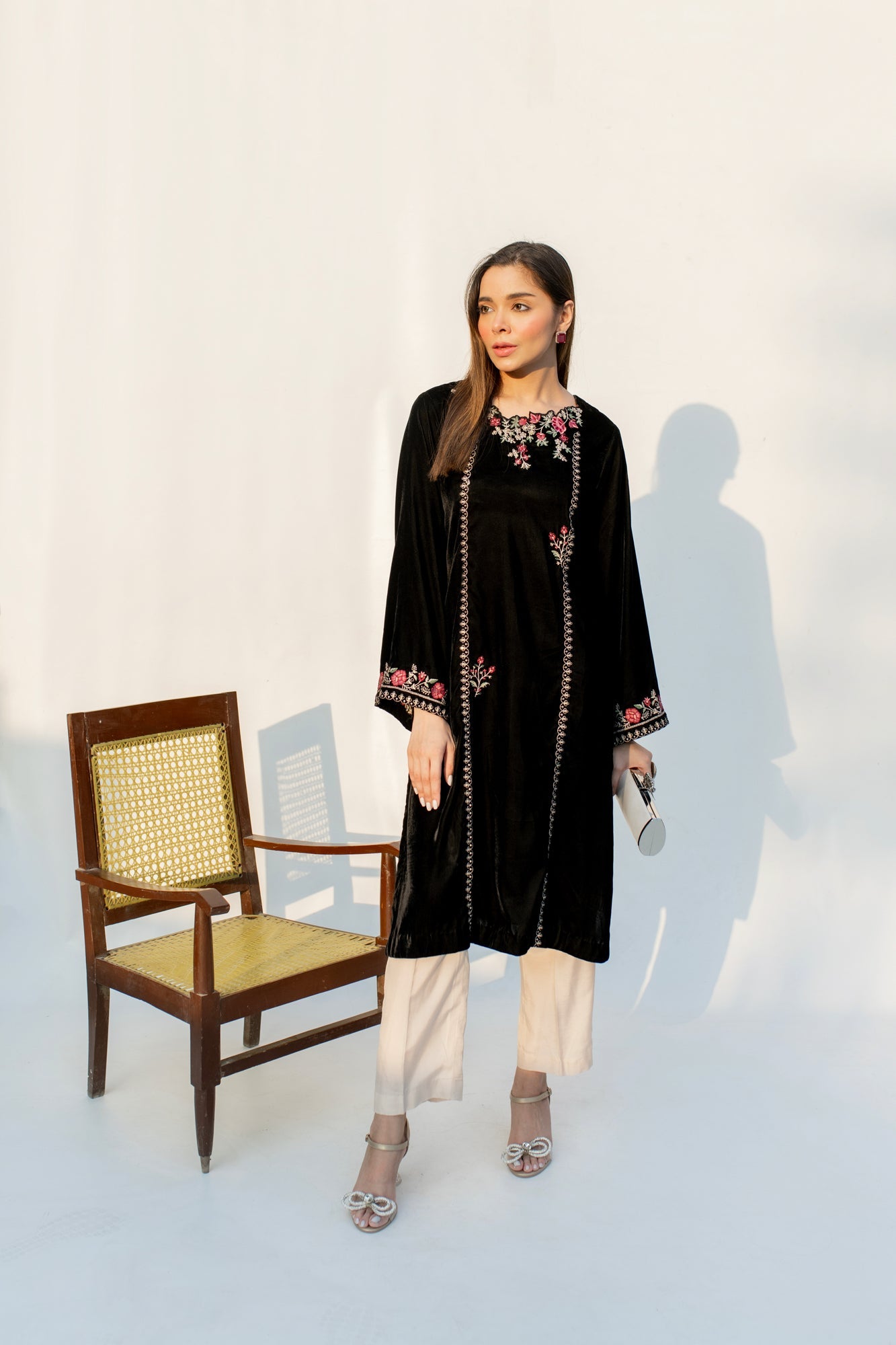 Lakhany LG-IZ-0251 Velvet RTW 2024