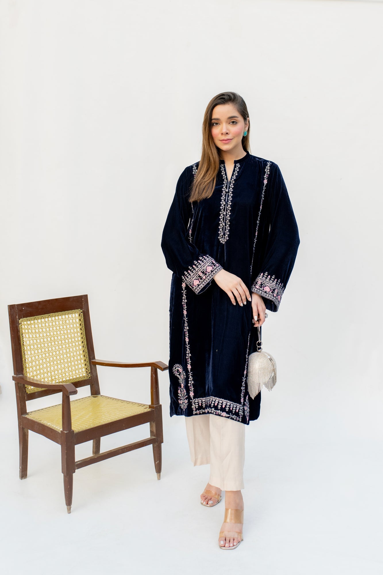 Lakhany LG-IZ-0253 Velvet RTW 2024