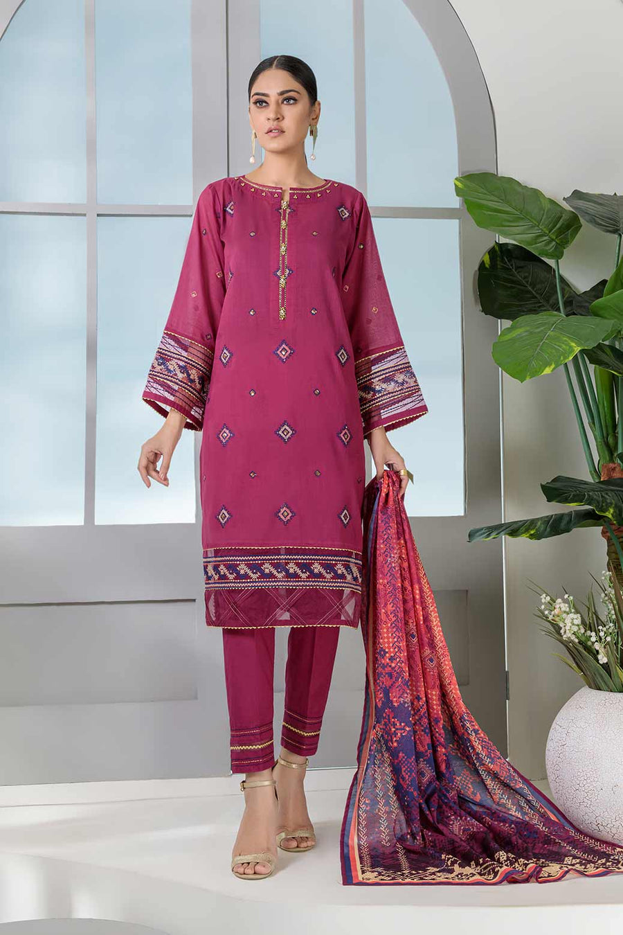 Bonanza Satrangi Magenta Lawn Suit Aso223p01 Summer Collection 2022