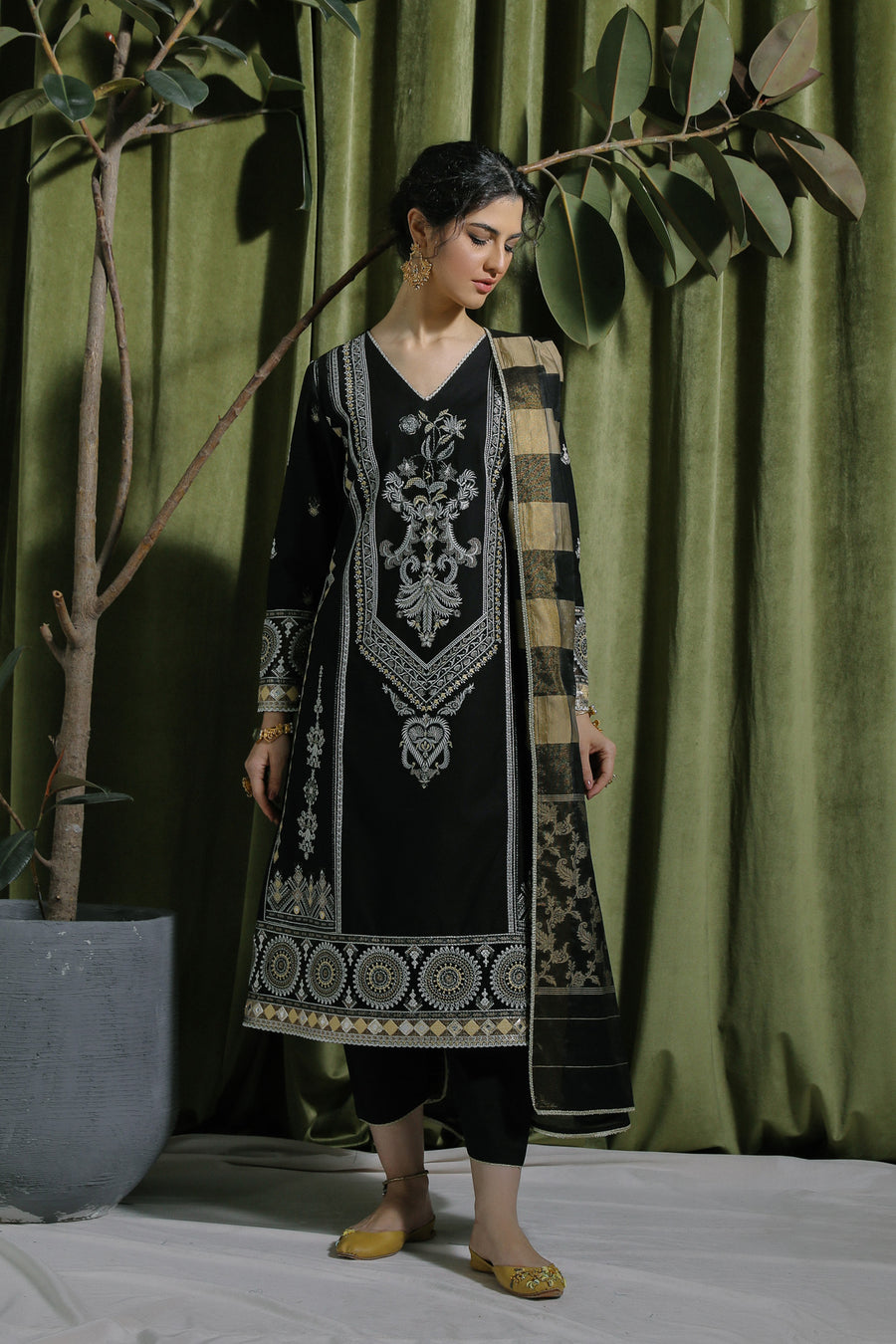 Ethnic Caviar 10381185 Hara Rang 2022