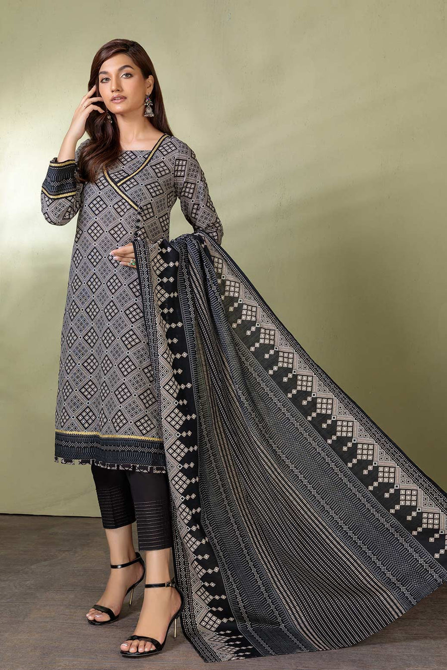 Bonanza Satrangi Black Khaddar Suit (SWO223P28) Winter Collection 2022