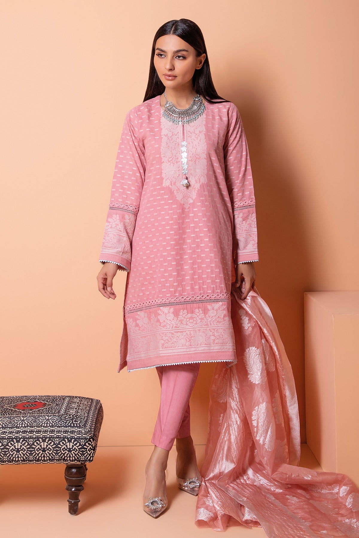 Khaadi ACO22202 Pink Eid Lawn Collection 2022 Sara Clothes Khaadi ACO22202 Pink Eid Lawn Collection 2022 Sara Clothes