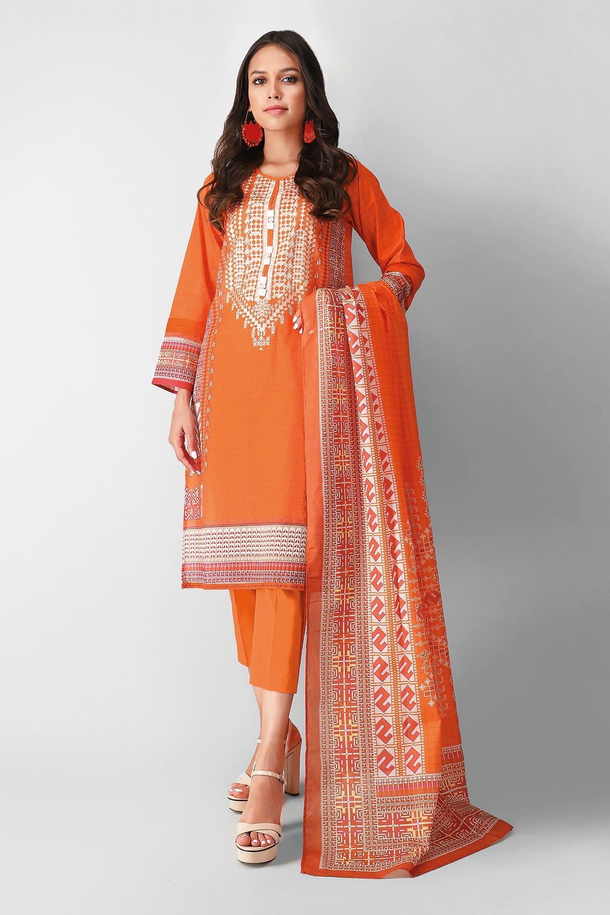 khaadi orange dress X @khaadi People say black is my go-to colour, but Aima experimented with something vibrant and playful on me. I've started to feel like this is my new vibe. Also, I sense