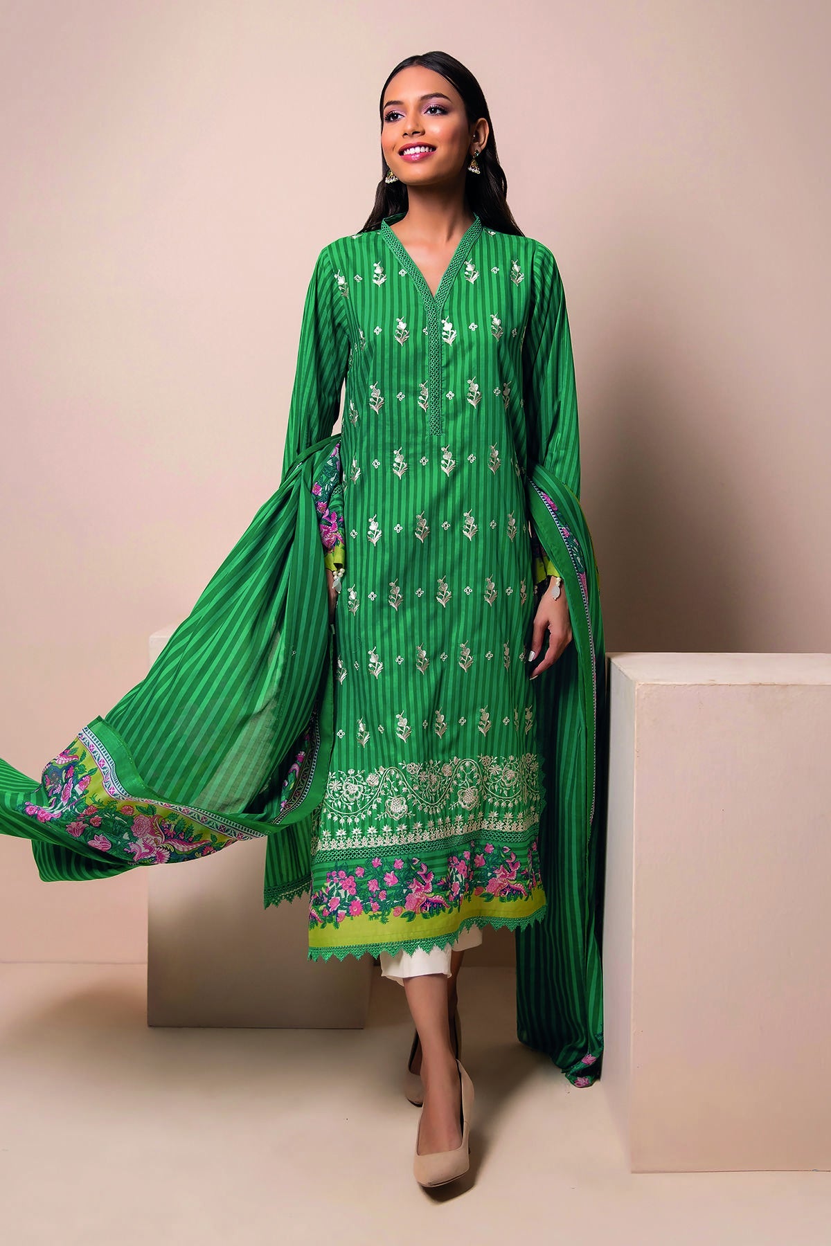 Khaadi M22105 Green Summer Lawn 2022 Sara Clothes Khaadi M22105 Green Summer Lawn 2022 Sara Clothes